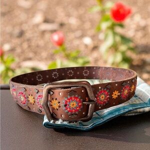 Lucky Brand Brown Leather Tooled Embroidered Belt, Size S, EUC